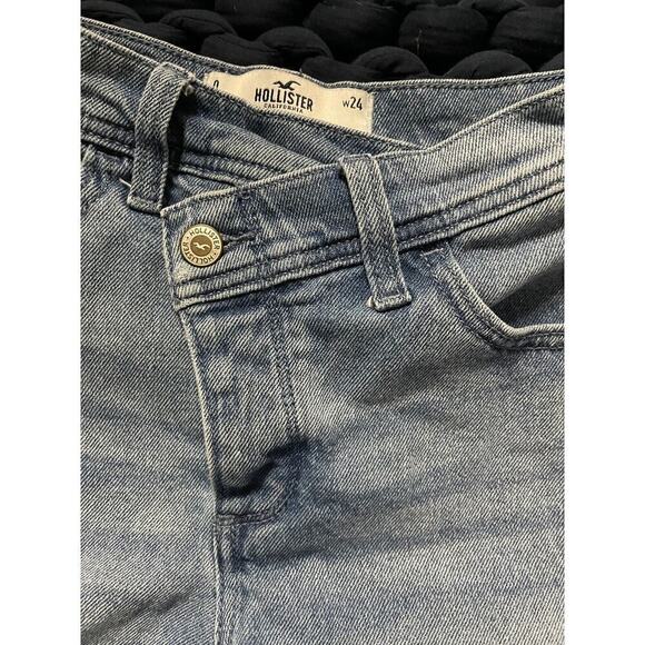 Hollister Curvy High Rise Crossover Denim Shorts Size 24/0 - Picture 2 of 5